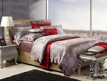 A cama de seda luxuosa floral elegante brilhante de Brown ajusta a rainha e o rei do laço