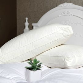 O pescoço do OEM coberto de urzes empluma-se para baixo a inserção do descanso com forro da pena do pato do branco de 2 - de 4CM