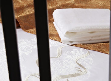 Roupa de cama do hotel de luxo da bandeira da cama de Tencel elegante para 4/5 hotéis das estrelas